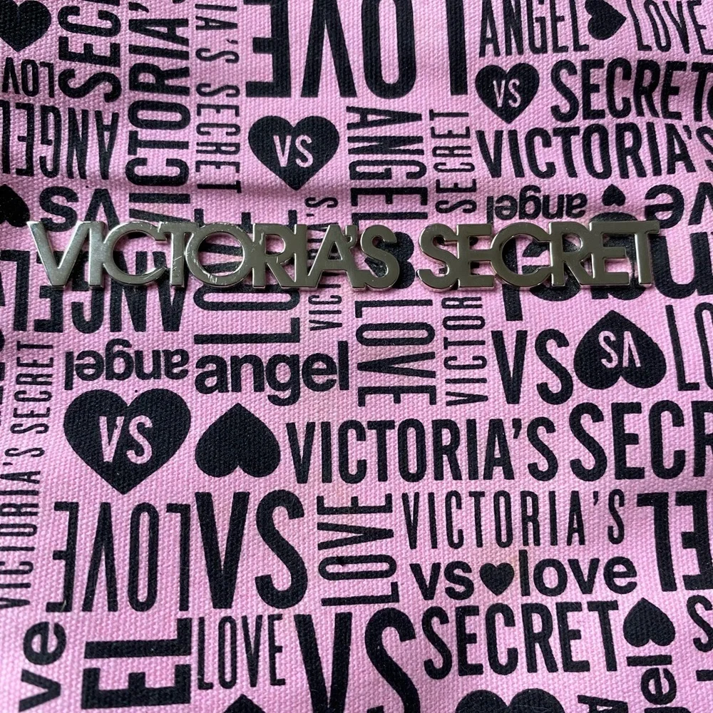 Victoria’s Secret limited edition duffle bag - Picture 5 of 8